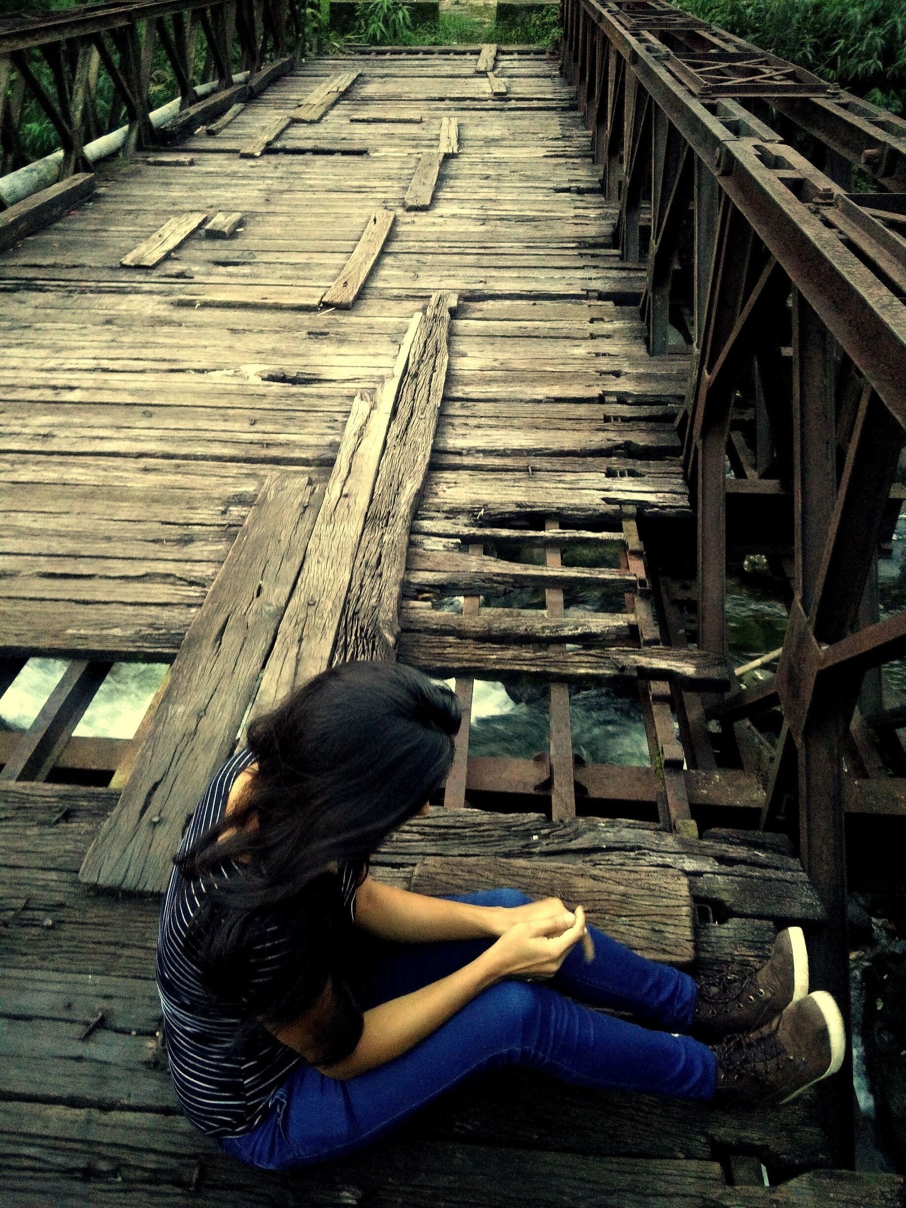 #trustyourgut ... #wordscandecieve #actionscanbefaked but #energydoesntlie .... #effortlessthoughts #provoked on that #ricketybridge ... 😙 #enroute to #dawki from #mawlynnong #jingmahamfalls #roadslesstraveled #meghalayadiaries