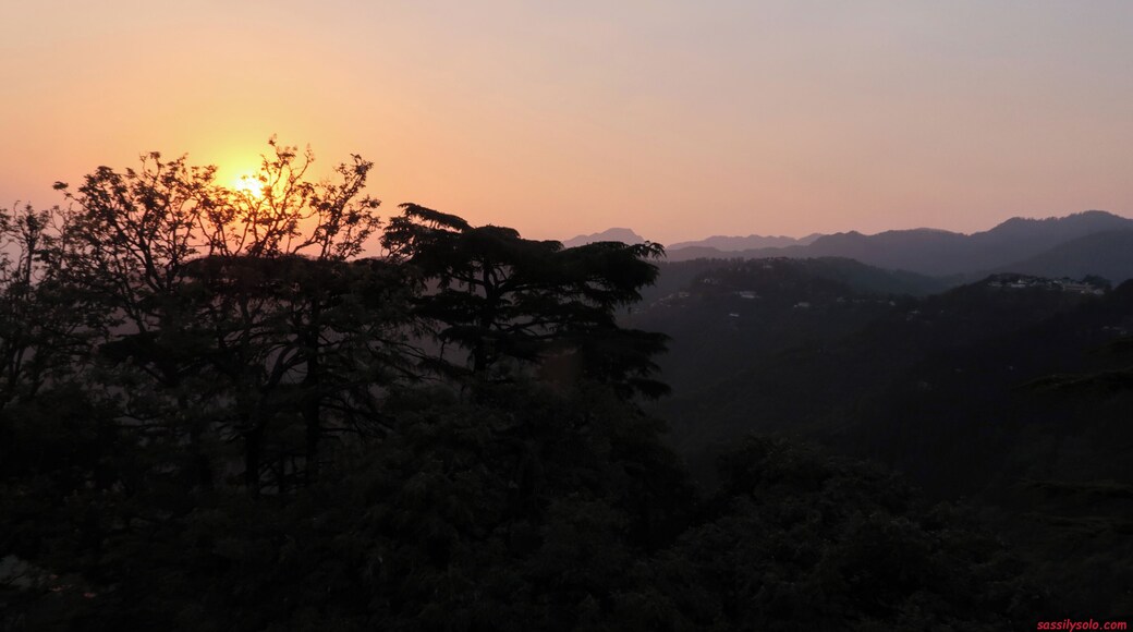 I could find little to no information about travelling or staying in Chakrata. After about more than a dozen calls over a period of one month, I gathered some information and left, a little tired and a little scared. It turned out to be a great experience which I found worth scribbling 👉 https://wp.me/p8Rf0W-bA
#chakrata #sunsets #symbolicsunsets #travel #solotraveller #uttarakhand #dusk #travelblogger #sassilysolo #mountains #horizonoverland