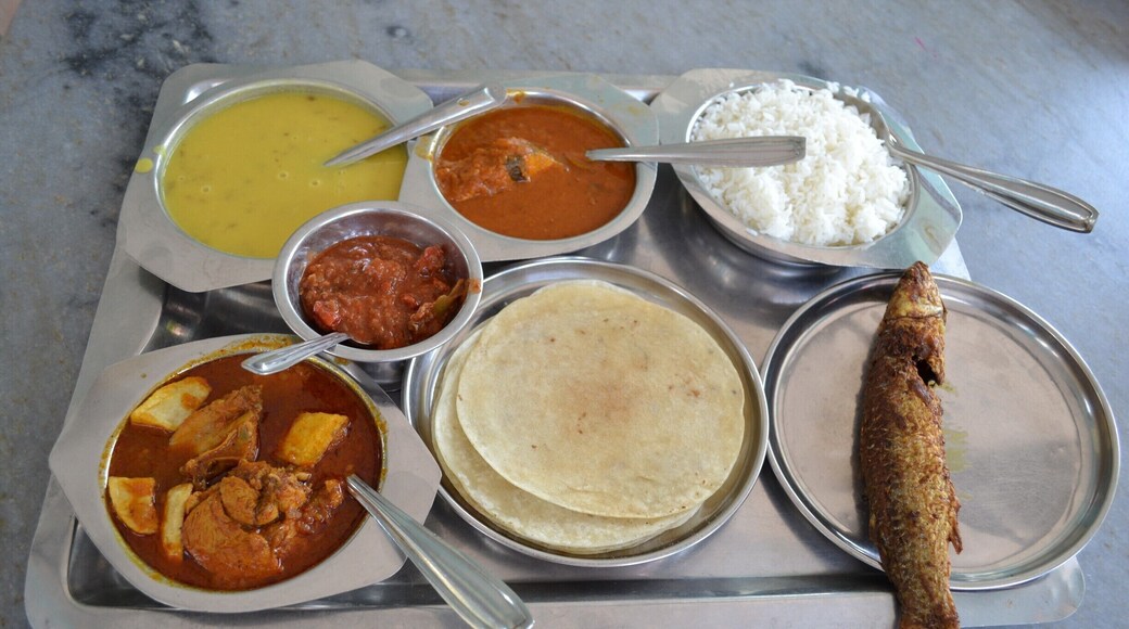 Just your typical #parsi meal in Udwada. Dal, rice, fish patio, chicken with fried potatoes, chapati, pickle and ' boi ni macchi ' which is a fried local river fish. Good times :) #thetinytaster - www.thetinytaster.com