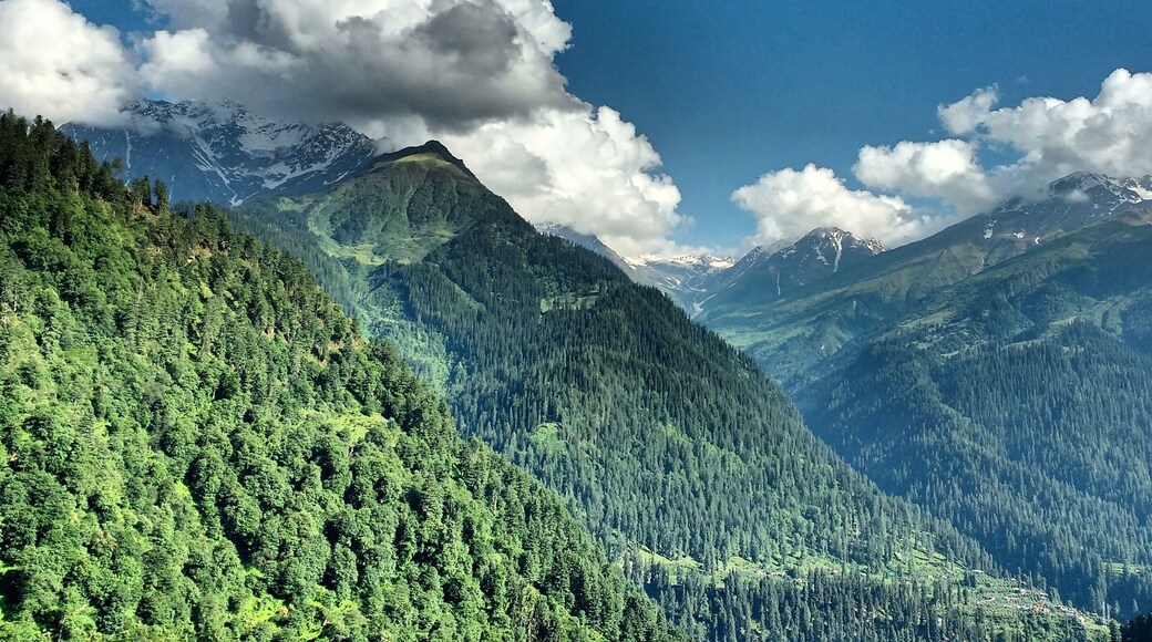 The spectacular views from a café in Tosh, Himachal Pradesh. #tosh #himachalpradesh #snowcapped #mountains #incredibleindia