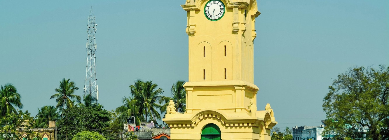 Hazarduari Palace Situated on the banks of Bhagirathi River at Lalbagh, Hazarduari palace was built by Nawab โHumayun Jahโ as his official residence during the period 1829-1837.