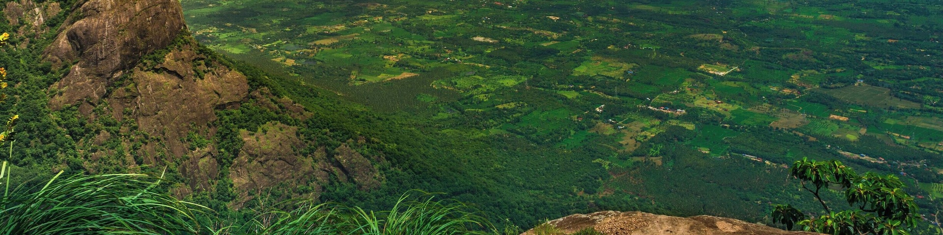 The view along the western Ghats especially after the rains is a sight to behold. The clear skies above and the lush green carpet below and the warm breeze keeps you company all along.