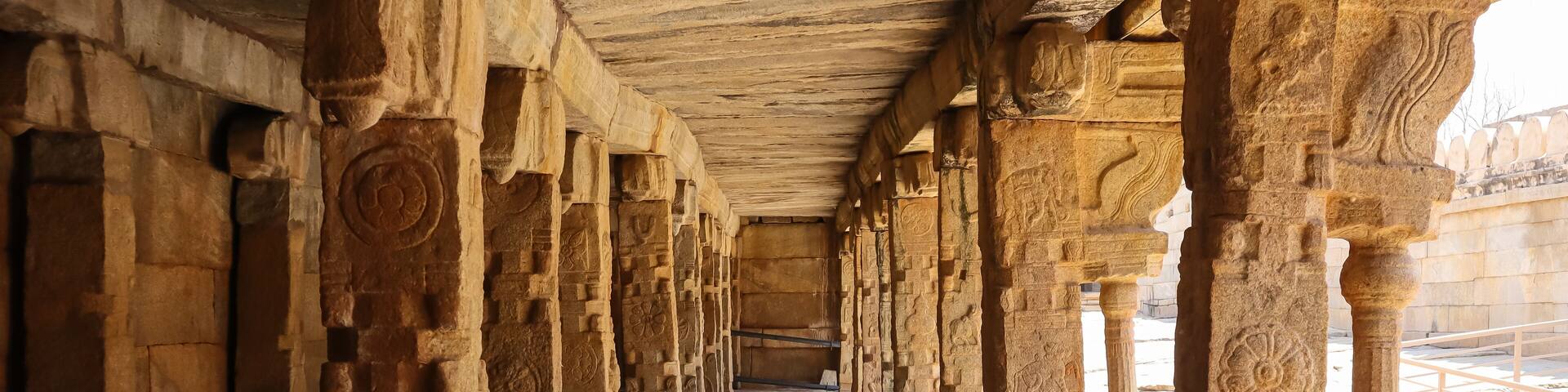 The Hanging Pillars of Veerbhadra Temple, the 16th Century Vijayanagar Empire Monument, Lepakshi, Anantapur, Andhra Pradesh, India.