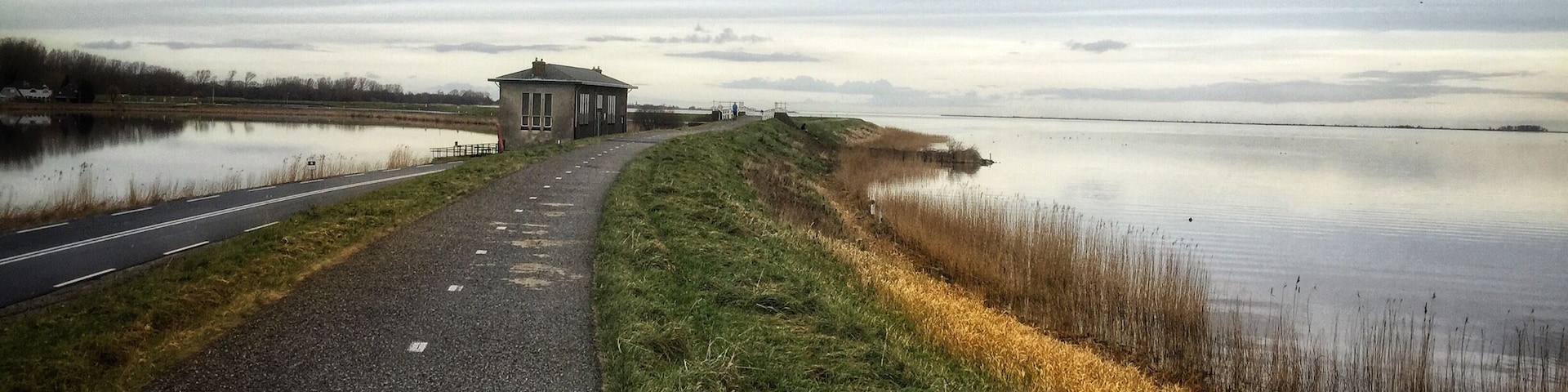 Wander along the dykes of Waterland. Great stops in Monnickendam and Marken. Wide open spaces with lots of birdlife all year round. Close to Amsterdam and easy to explore on foot or by bike.