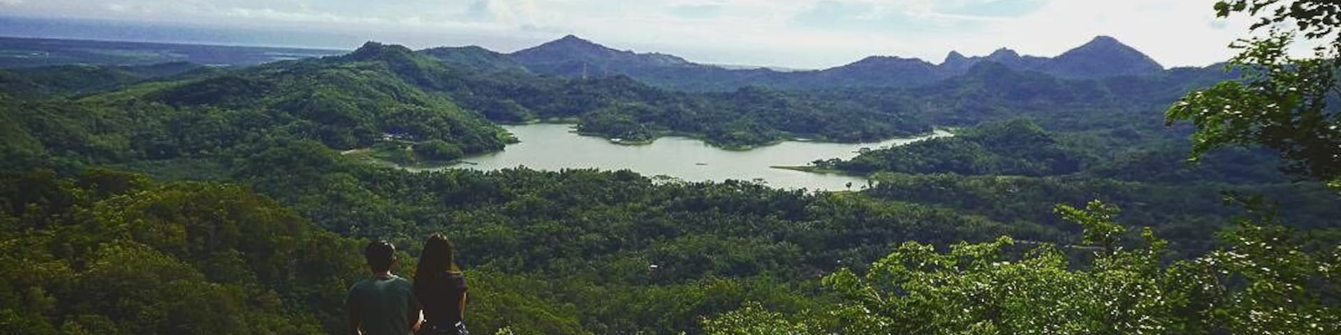 #nature #scenic #beautiful #beautifulworld
The nature scenic hidden gem of #Jogjakarta , #Kalibiru National Park is approximately 1-2 hour drive from the city and its a popular destination for locals and tourist alike. The main tourist area is actually a pretty small area high above the hills where tourist can view and take photograph the beautiful scenic landscape of the reserve. Wooden platform are built in scenic to simulate impossibly high vantage point for the tourist to take photo on.
During weekends and holiday the place will be packed and queues will be long and tedious so visit on weekdays if possible :)
