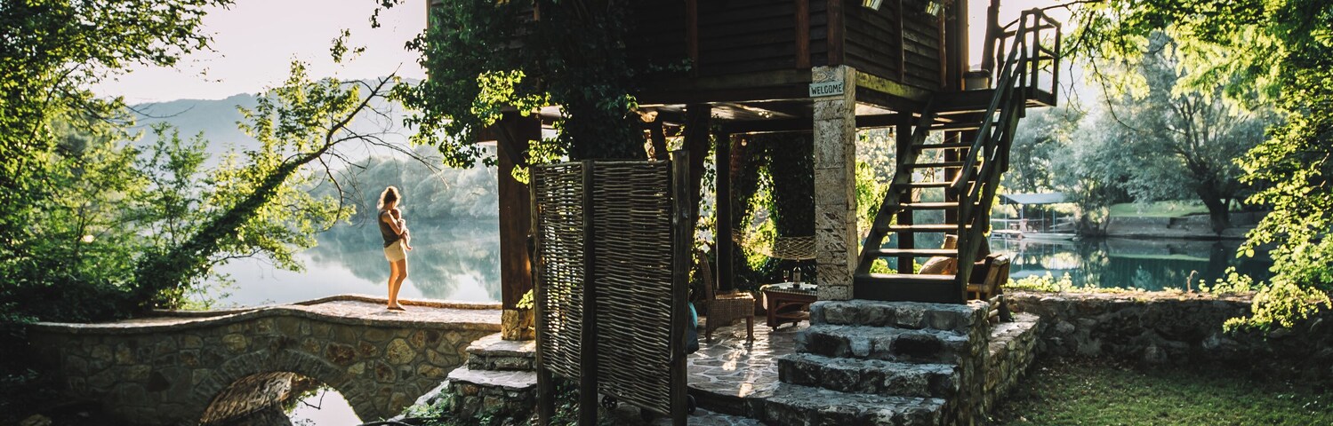 Discovering new places is sometimes you win and sometimes you learn. But this place & treehouse was a winner... One of the most special places we ever slept.... so peaceful, clean and beautiful. The tree itself going through the floor, next to the bed and back out through the roof 🌳 Loved it and the real magic began when the evening starts setting in... the clear green river transformed into a kind of milky foggy road with waves of mist. More of that later 😉
#treehouse #nature #bosnia #romance #river #una #cabin #house #localsecrets
Make sure you follow me on:
https://www.facebook.com/ShotByCanipel/
https://www.instagram.com/canipel/