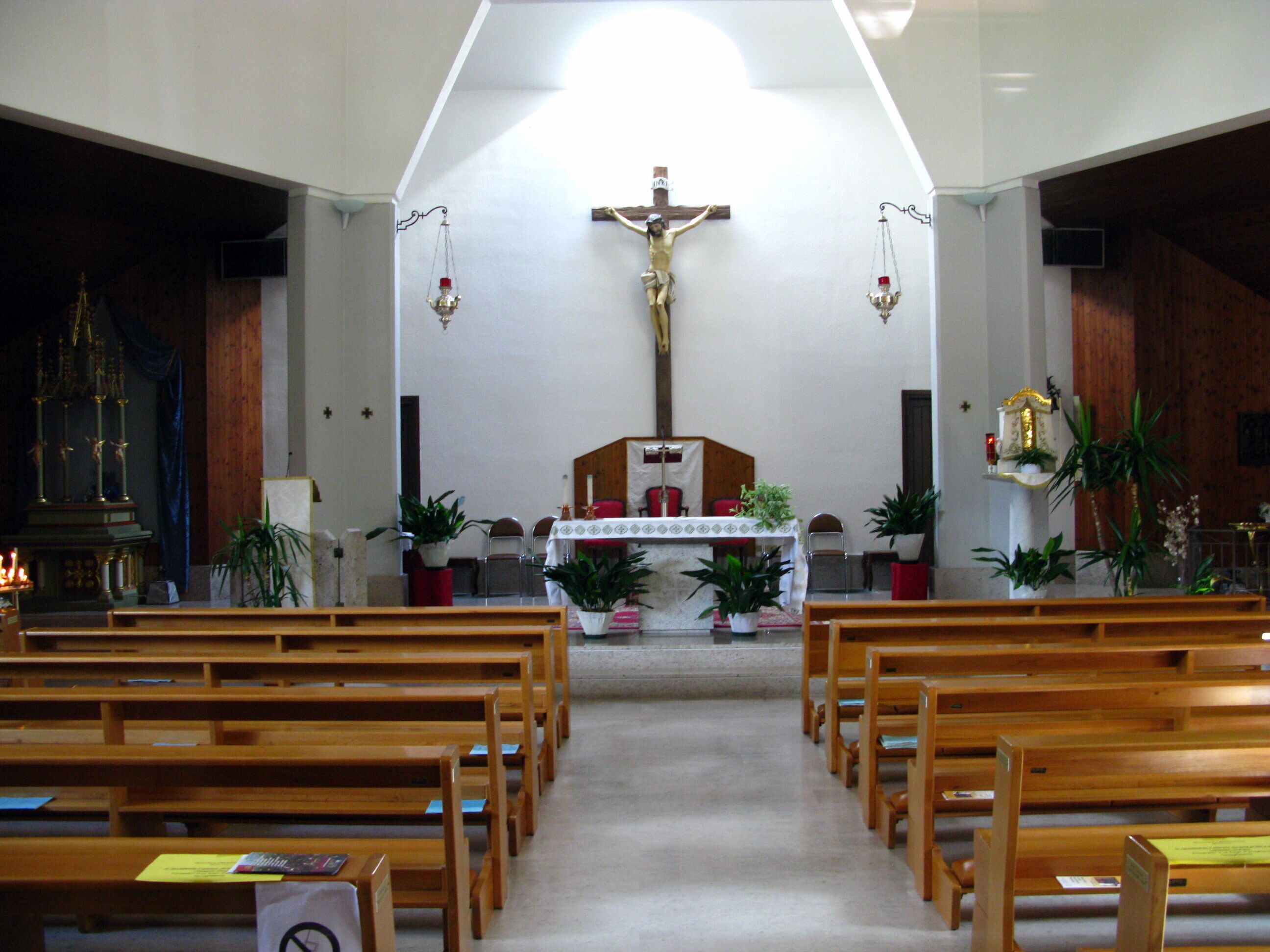 Altar in the parish church Saint Martin at Resiutta in the Fella valley / Canal del Ferro / Friuli-Venezia Giulia / Italy / EU.