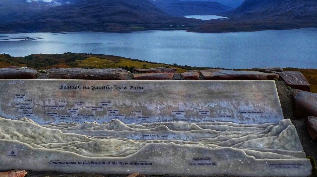 Fabulous views to the mountains of Torridon from the Bealach Na Gaoithe viewpoint in the Scottish Highlands đŽó §ó ąó łó Łó Žó żđŽó §ó ąó łó Łó Žó żđŽó §ó ąó łó Łó Žó ż
