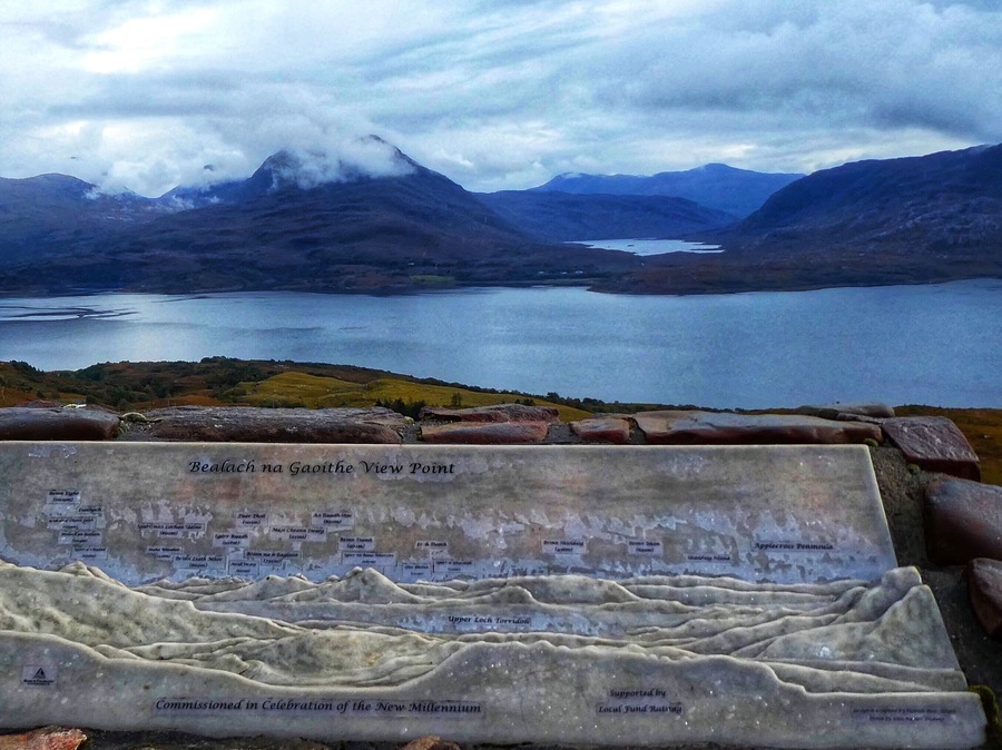 Fabulous views to the mountains of Torridon from the Bealach Na Gaoithe viewpoint in the Scottish Highlands 🏴🏴🏴