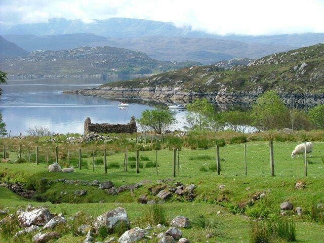 Ruin overlooking Ob a' Bhraighe Taken from Wester Alligin.