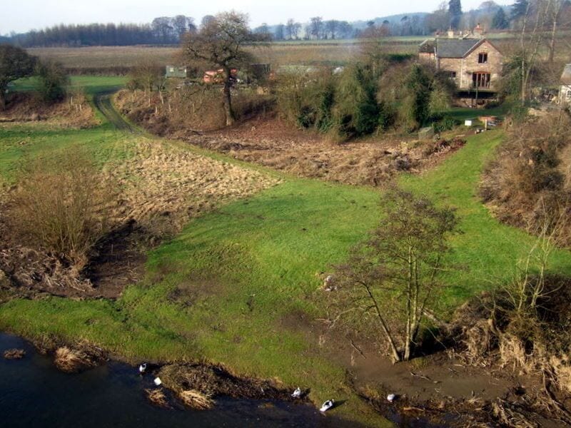 Farm beside the bridge Looking down from the bridge towards this riverside farm in a lovely setting with ducks and geese ranging free on the bank - but this is a location that must be very vulnerable to flooding when the waters of the Wye rise.