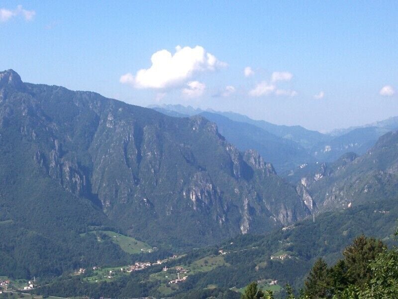 Dossena - Panorama verso la Val Brembana