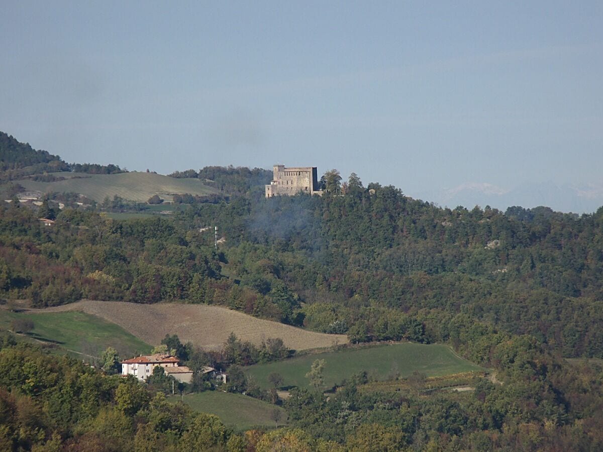 Castello di Zavattarello (telefoto)