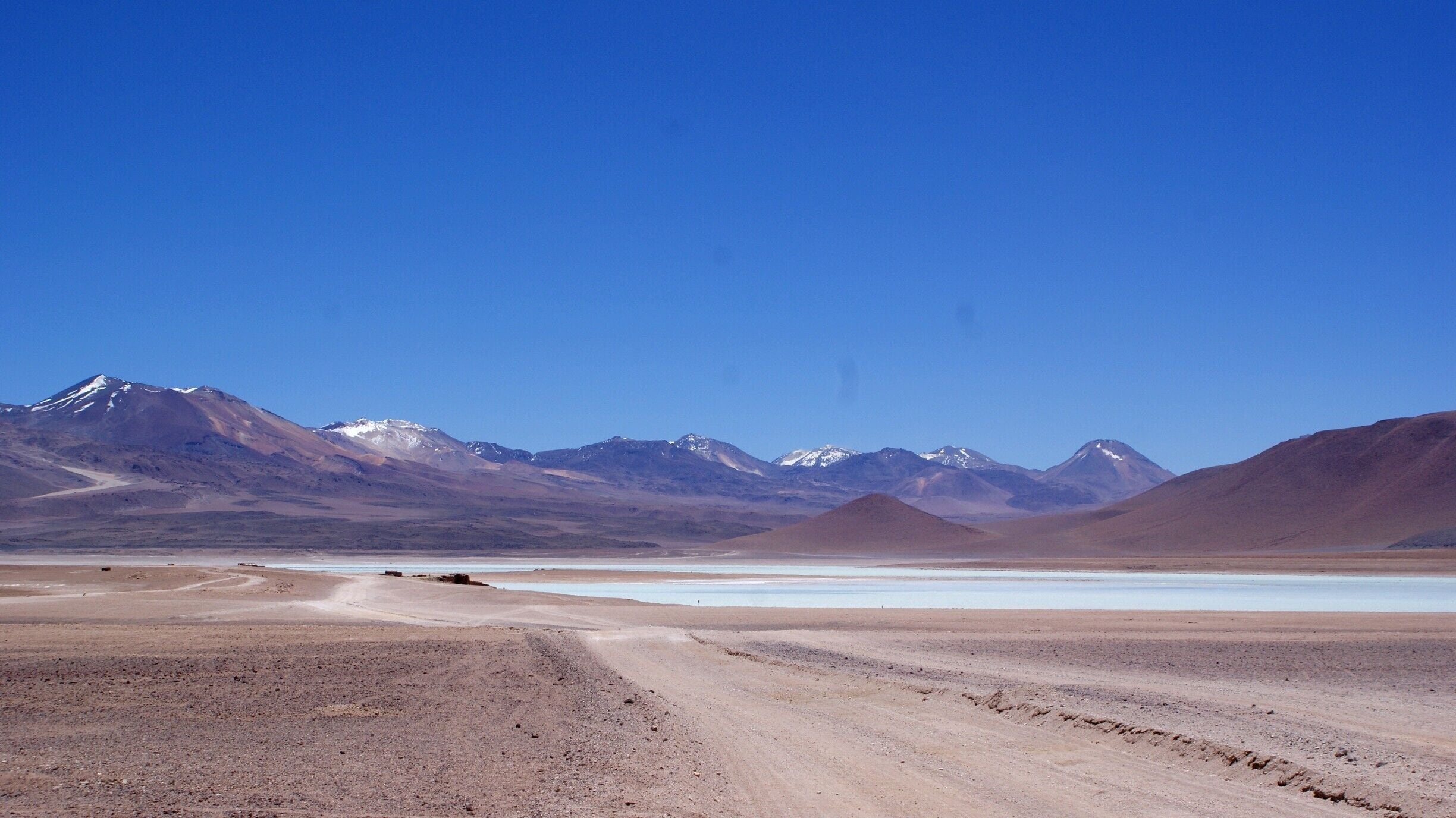 First stop on the Bolivia Salt Flats tour, the stunning Laguna Verde.