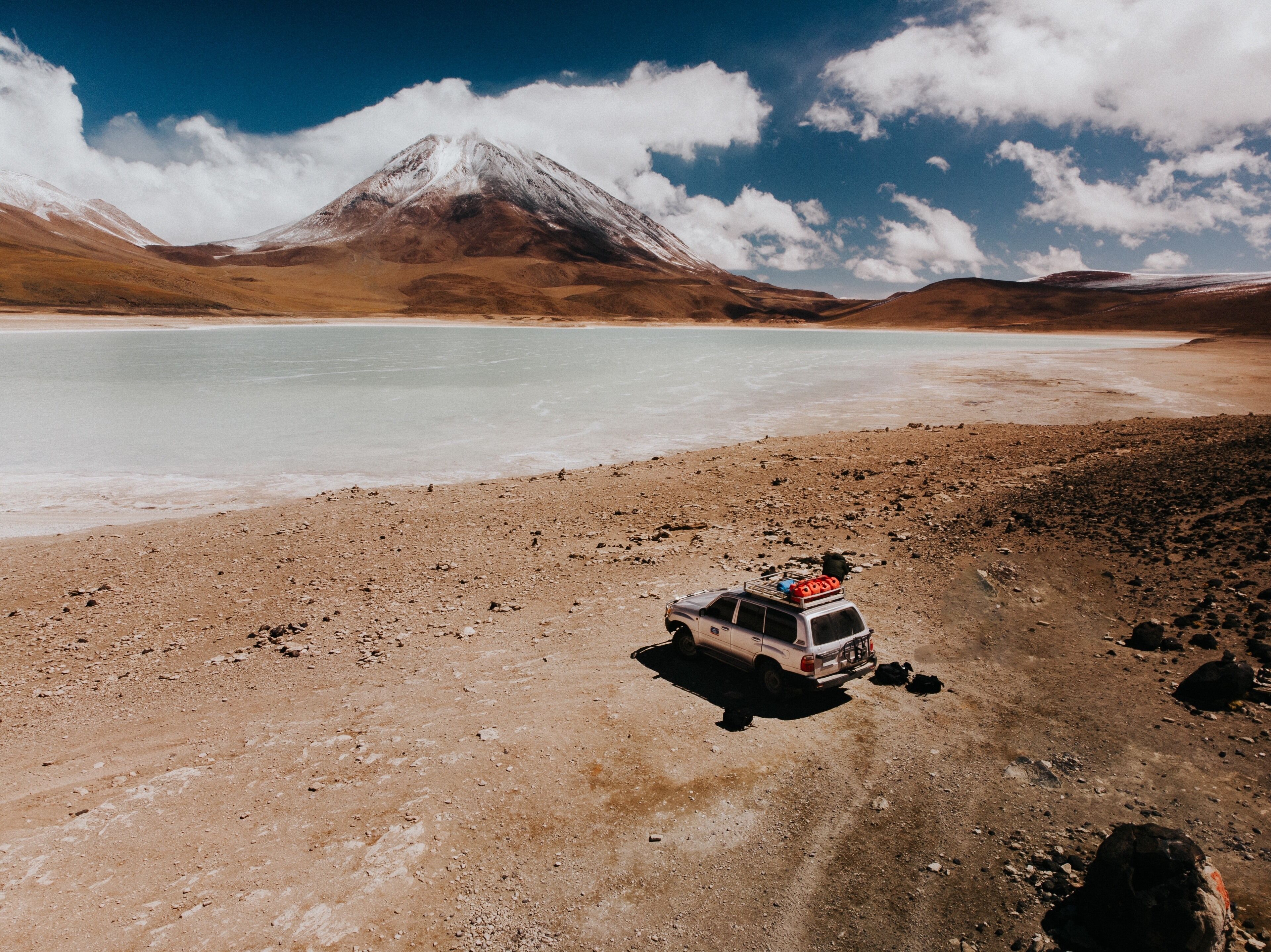 Found this beautiful lake as we made our way to salar de uyuni from Atacama.