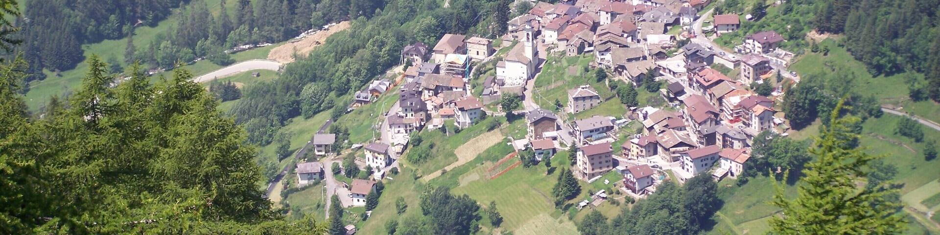 Pezzo Foto scattata dal sentiero n. 2 tra il Rifugio Bozzi e loc. Meda