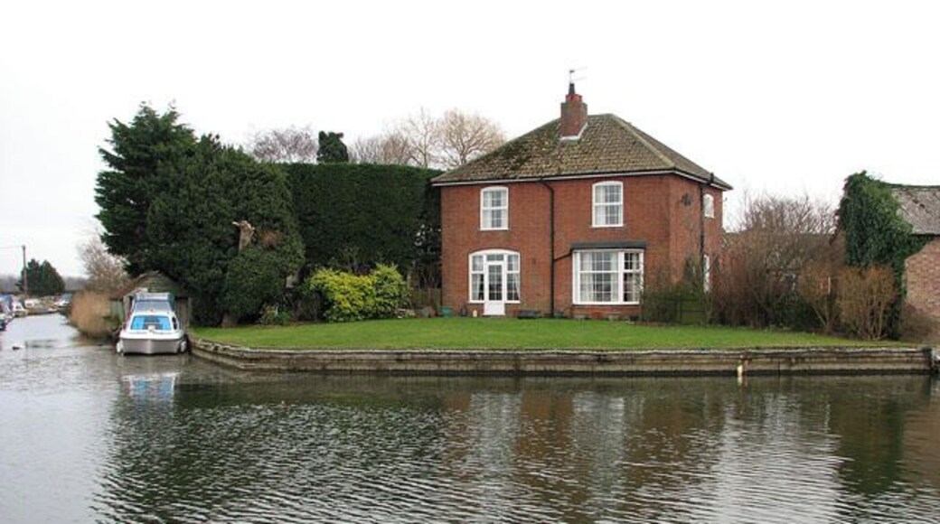West Somerton Staithe and Boat Dyke The staithe can be seen at left. The attractive red-brick house is located in the corner where the staithe meets Somerton Boat Dyke.