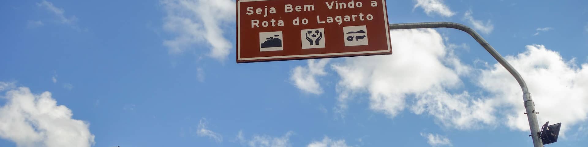 Welcome to Rota do Lagarto plaque, with Pedra Azul rock formation on back. Domingos Martins, ES, Brazil