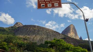 Welcome to Rota do Lagarto plaque, with Pedra Azul rock formation on back. Domingos Martins, ES, Brazil