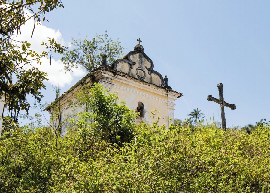 View of Capela da Santa Casa de Misericórdia from lower access road. Maragogipe, Bahia, Brazil.