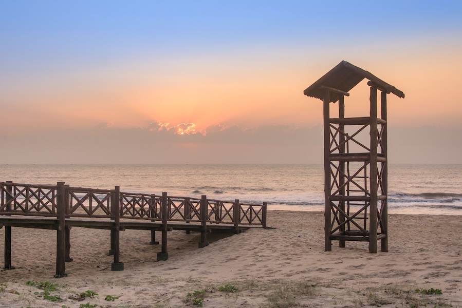 The beach of grussaí is in São João da Barra, 4 hours from the center of Rio, a place known for its beautiful beaches and the ruins of Atafona, where we find several houses being swallowed by the sea. This pic was taken on sunrise.
#golden #beach #brazil #sunrise