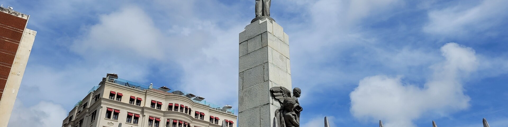 Vista do monumento a Castro Alves em Salvador, Bahia, Brazil