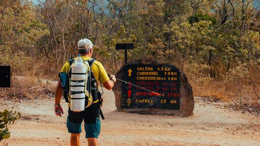 Caminhada Trekking Travessia Natureza Rio Preto Chapada dos Veadeiros Cerrado Paisagem Rios Seca Goiás Centro-Oeste Brasil Ecoturismo Reserva Natural Aventura Trilha Savana Conservação Flora Turismo