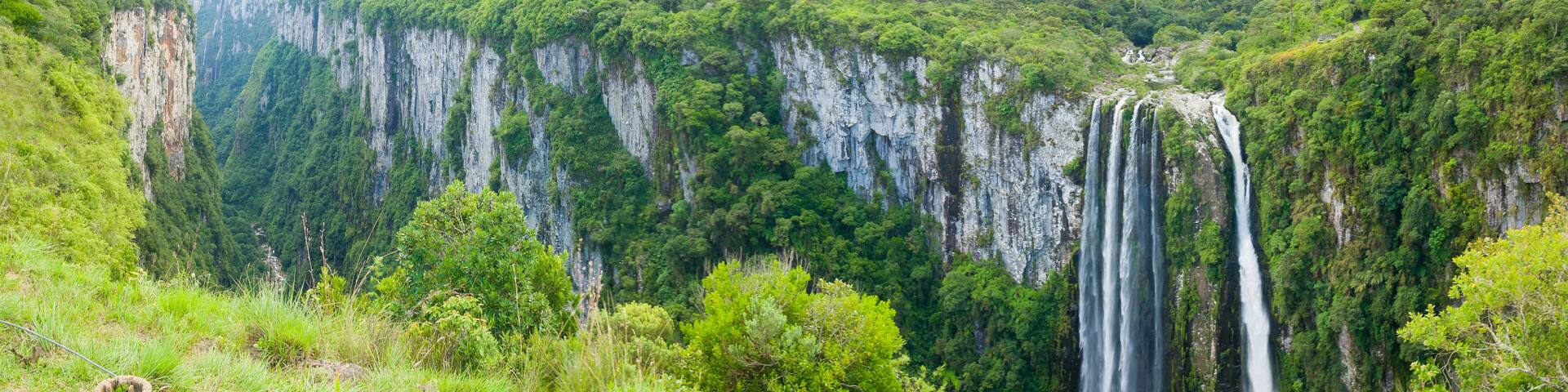 Beautiful landscape of Itaimbezinho Canyon and green rainforest, Cambara do Sul, Rio Grande do Sul, Brazil
