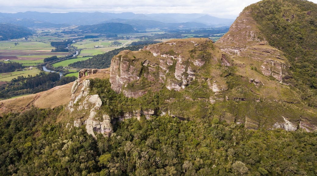 Morro do Campestre - Urubici. Mountain with beautiful sandstone formations