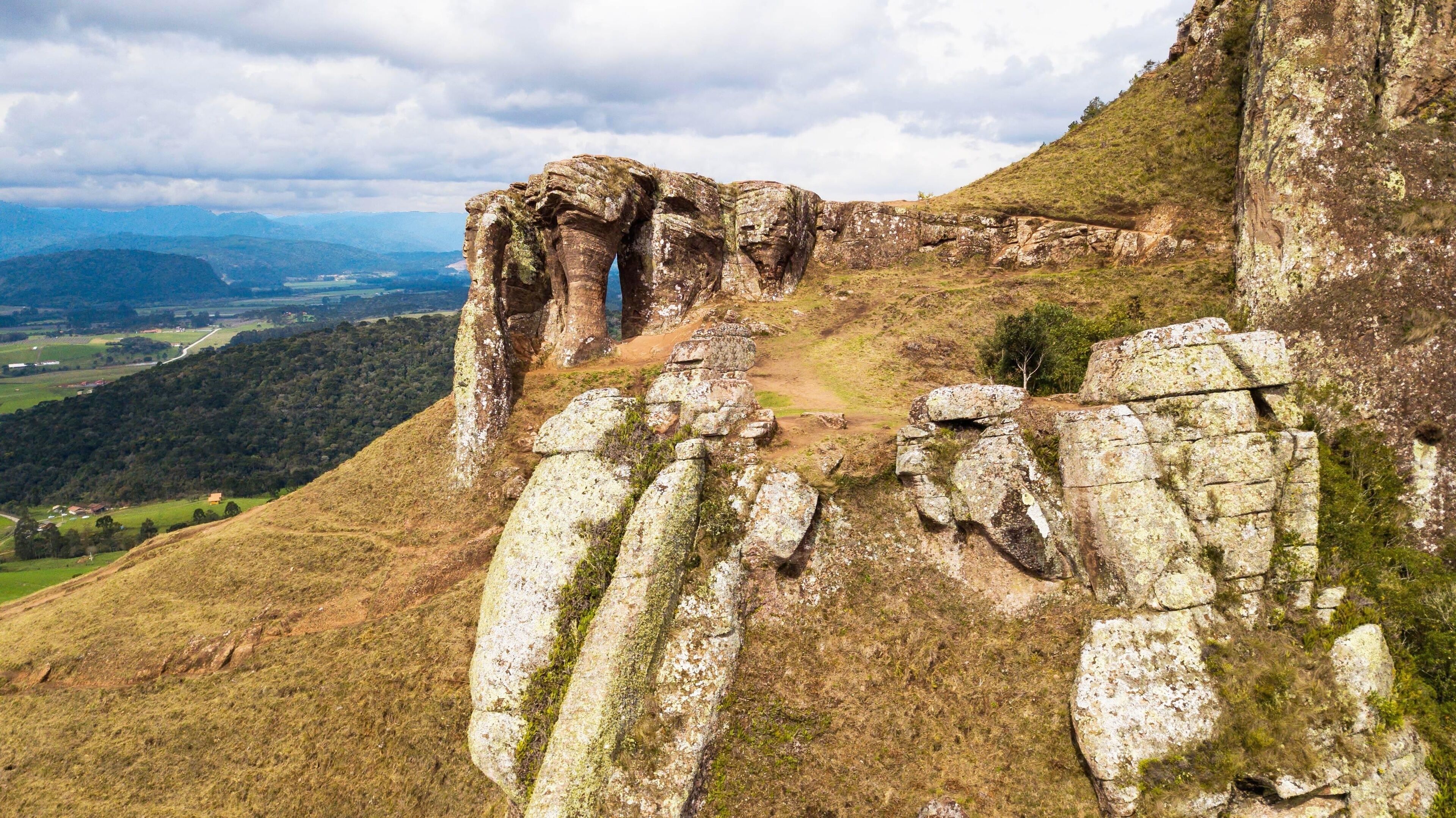 Morro do Campestre - Urubici. Mountain with beautiful sandstone formations