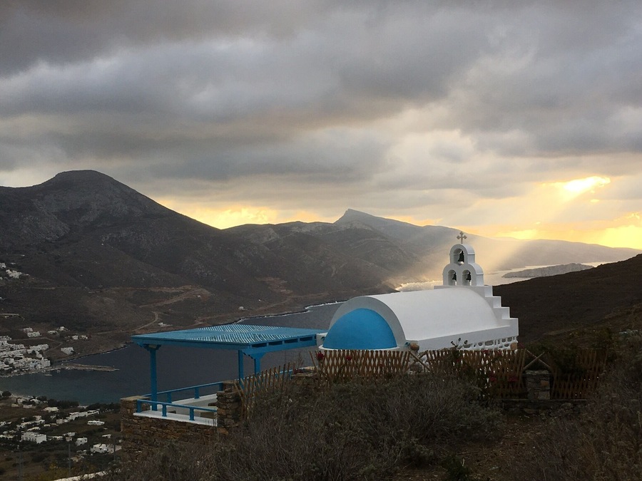 The view of aegiali and nikouria from the village of Tholaria...