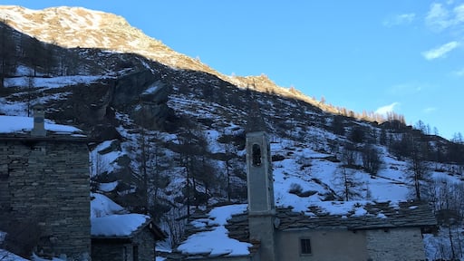 Abandoned mountain village and chapel near Melezé.