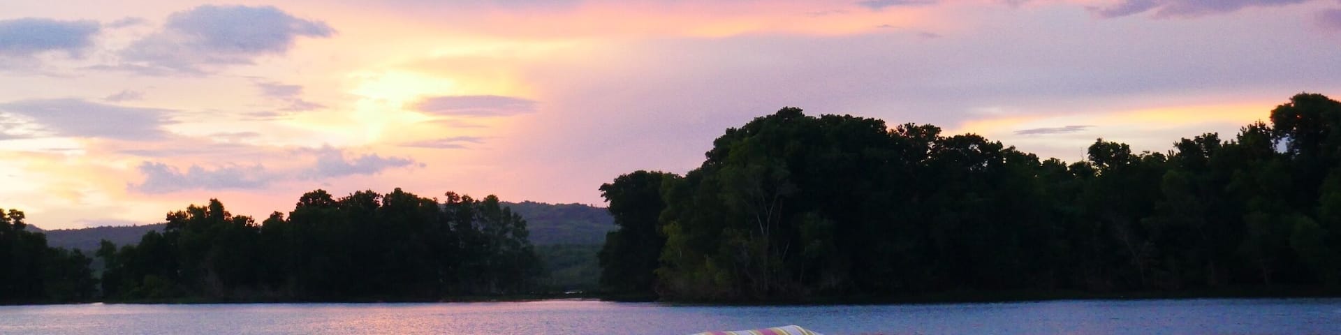 Paddling through the sunset at Laguna Lake... It's always a tender feeling when you're witnessing another beautiful sunset while in the waters.
How can nature be so good... oh, crocodiles were also lurking in the nearby areas... #nature