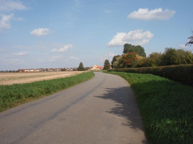 Stowe Road Looking along Stowe Road to Langtoft. West Field is on the left.