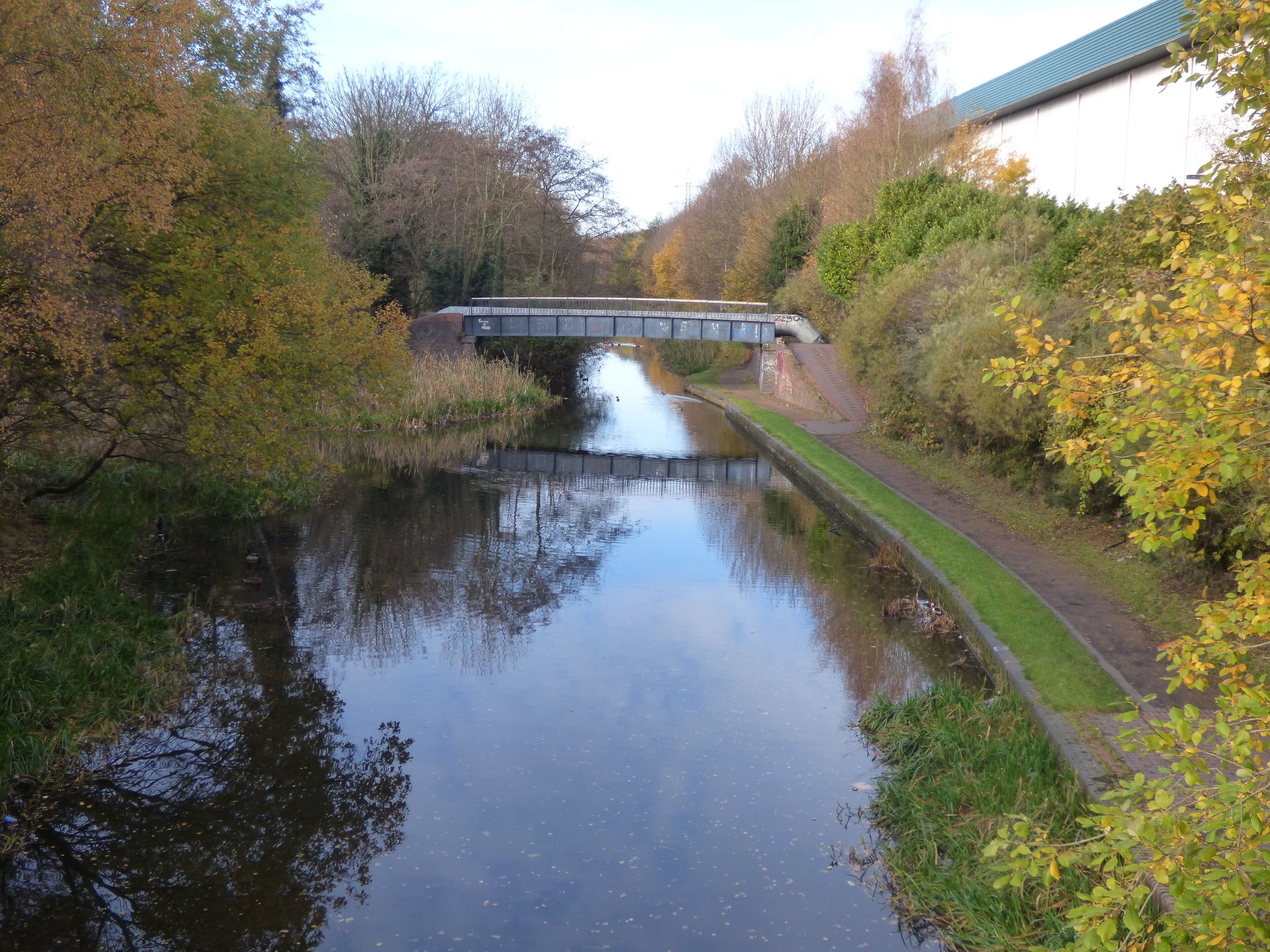 I got of the Midland Metro tram at Wednesbury Parkway, and walked up Hallens Drive and got onto the Walsall Canal. I walked as far as Patent Drive (before walking in the direction of Wednesbury town centre). The Willingsworth Hall Bridge - I got off the canal here on Patent Drive. Next bridge along. Moorcroft Junction Foot and Pipe Bridge Moorcroft Junction