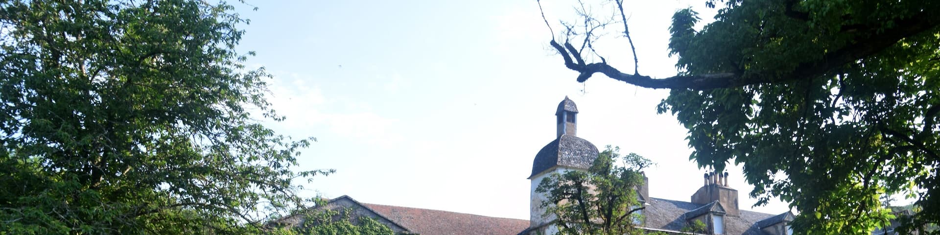 This building is en partie classé, en partie inscrit au titre des Monuments Historiques. It is indexed in the Base Mérimée, a database of architectural heritage maintained by the French Ministry of Culture, under the reference PA00095750 .