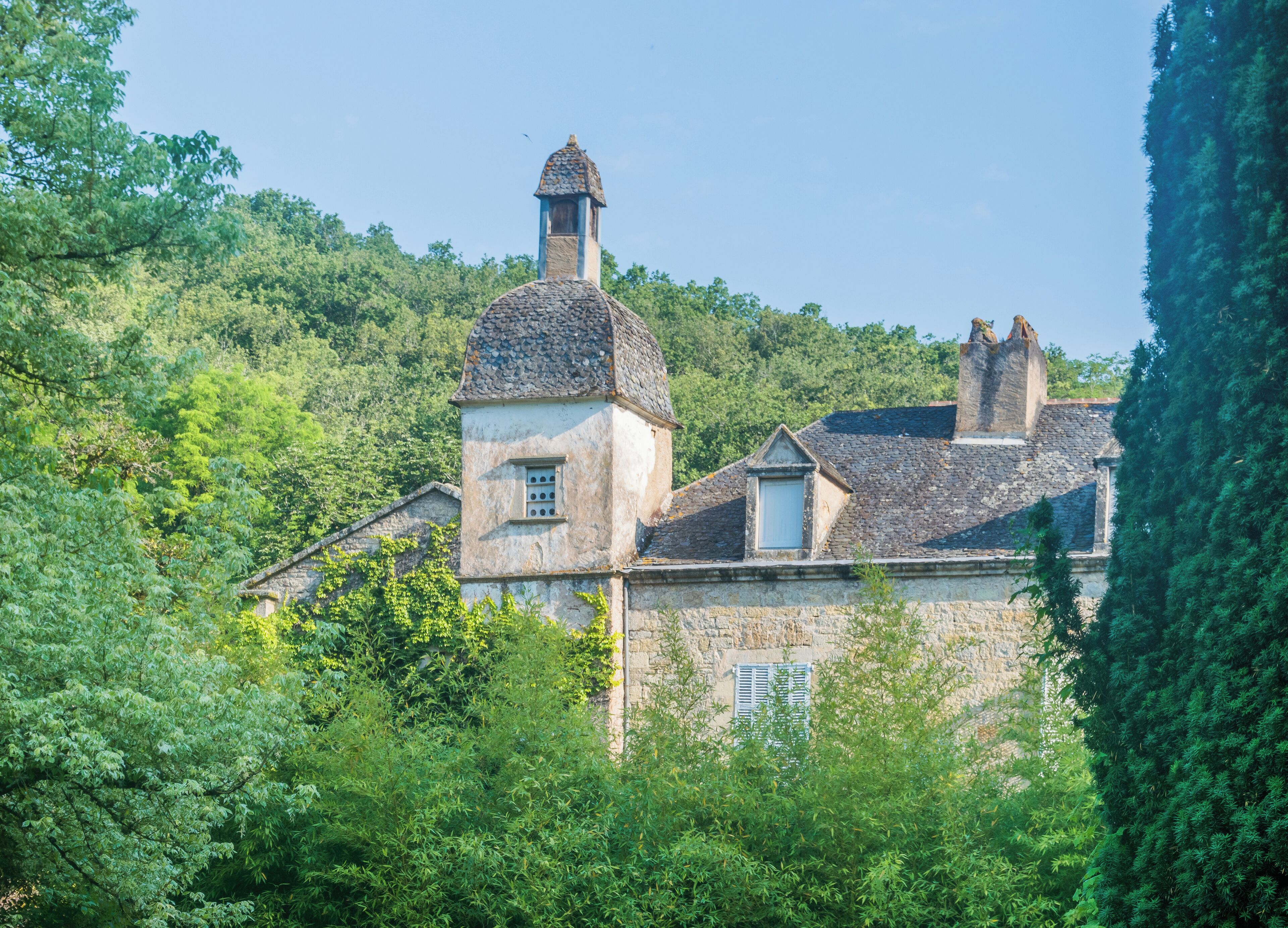 This building is en partie classé, en partie inscrit au titre des Monuments Historiques. It is indexed in the Base Mérimée, a database of architectural heritage maintained by the French Ministry of Culture, under the reference PA00095750 .
