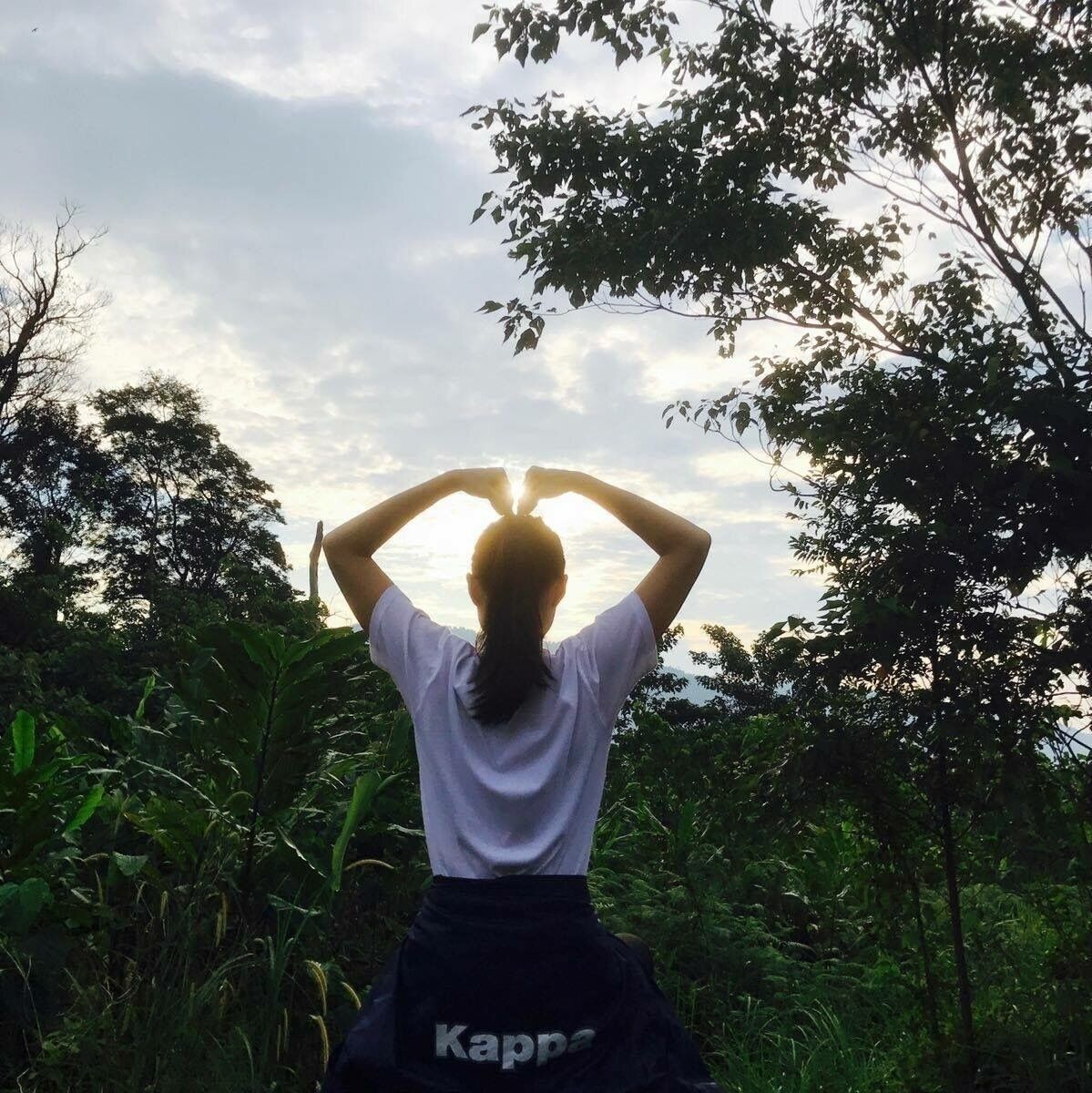 Feel the Sunrise 🌅 and the mother of nature❤️. Get yourself along with the positive energy🌞 #brogahill #greens #natural #lifeatexpedia