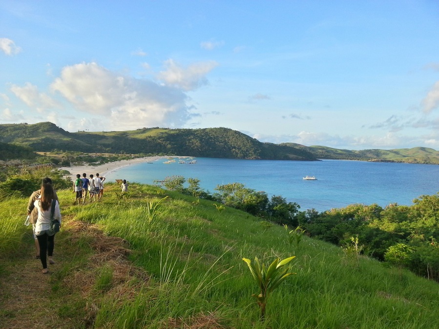 Atop the hills of the Tinaga Island, you'll have an amazing view of the whole Mahabang Beach shores. I'm glad we're able to have a trek in this hill just before we returned into the mainland. I just so love it ;)