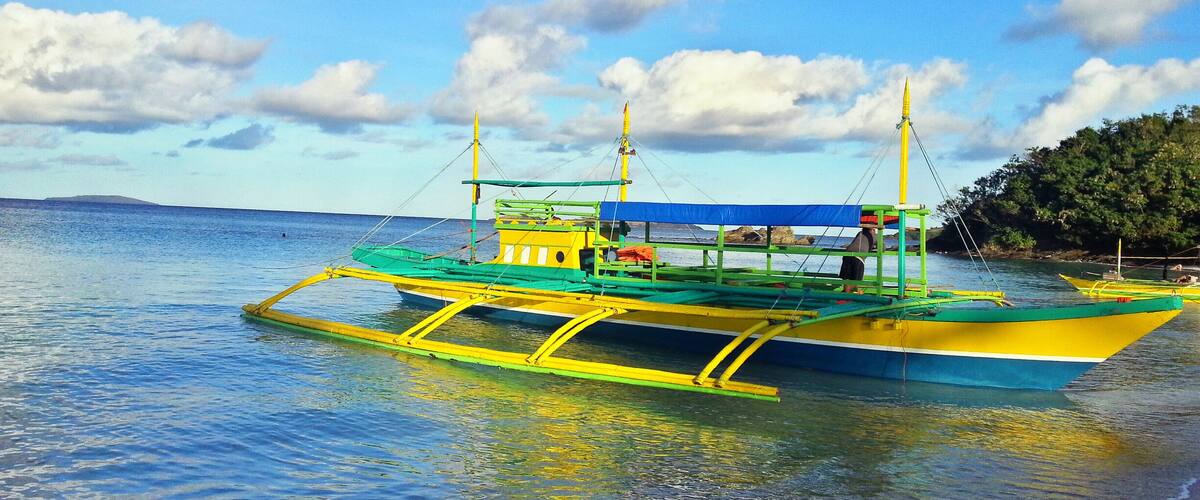 Can't believe this boat has survived the 2 hour travel with waves as high and as sway-ish as the bamboos it was made of ;)