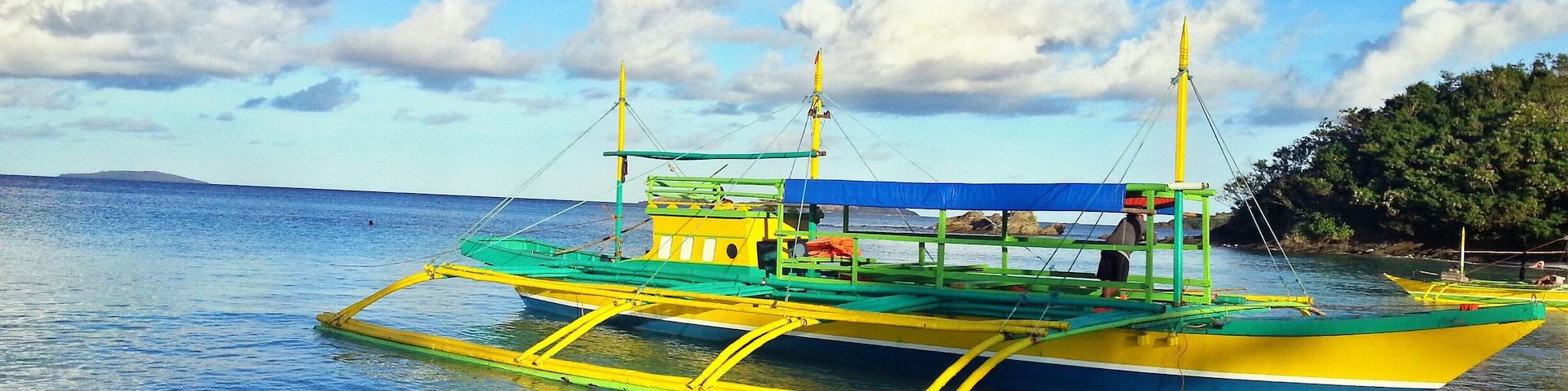 Can't believe this boat has survived the 2 hour travel with waves as high and as sway-ish as the bamboos it was made of ;)