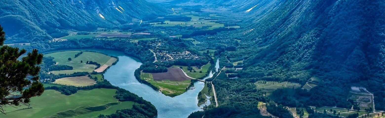 This photo was taken in early June this year during a tough 2 hour hike up from the town of Andalsnes to the Rampestreken viewpoint. The Photo does the view no justice at all. Absolutely stunning!! Highly recommended hike if in the area. #roadtrip #travel #mountains #river #norway #hike #perspectives