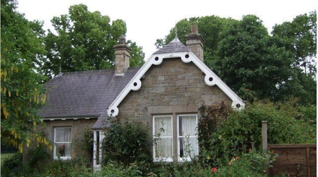 East Lodge, Westholme Hall On B6274 north of Winston.