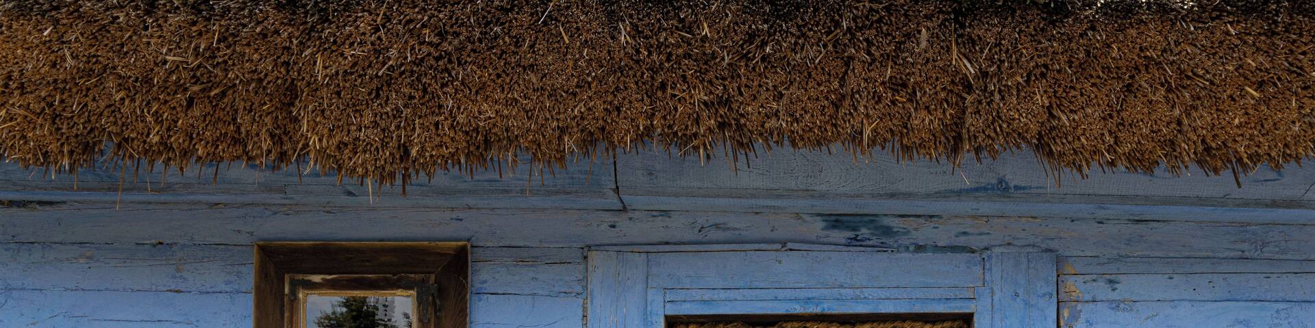 Cottages surrounded by vegetable and flower gardens or apiaries and animals living here make an impression of a village that is still teeming with life. Courtly interiors from the end of the 19th and the beginning of the 20th century.