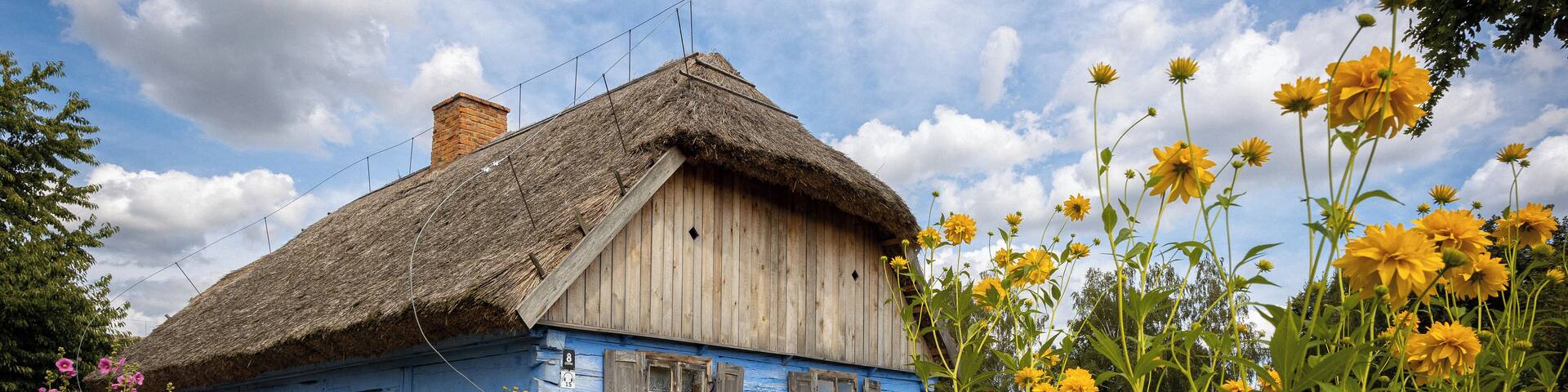 Cottages surrounded by vegetable and flower gardens or apiaries and animals living here make an impression of a village that is still teeming with life. Courtly interiors from the end of the 19th and the beginning of the 20th century.