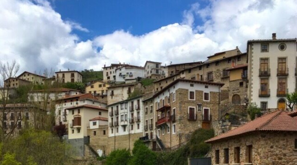 #villosladadecameros #larioja #spain #lifeatexpedia #sierradecameros
In La Rioja , Spain. There is a very secret area called Sierra de Cameros with incredible landscapes