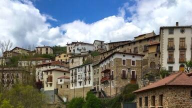 #villosladadecameros #larioja #spain #lifeatexpedia #sierradecameros
In La Rioja , Spain. There is a very secret area called Sierra de Cameros with incredible landscapes