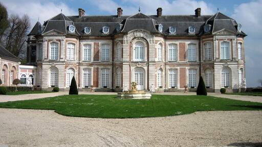 Long (Somme, France). Le château.