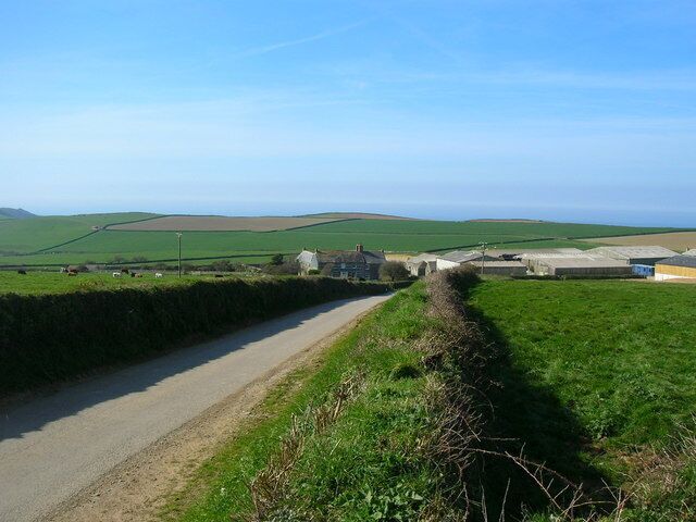 Roscarrock Old farmhouse and newer farm buildings set safely off the beaten coastal path which runs between Port Quin, hidden in a valley to the left, and Port Isaac, 90 degrees to the right.