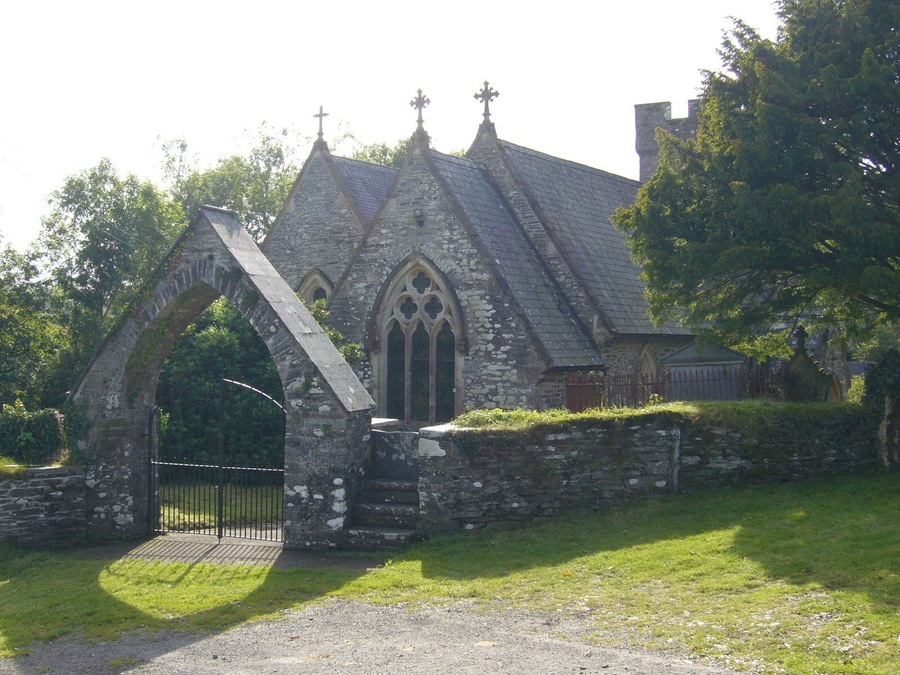Why the stile? This is the church of St Clydey. At several of the Anglican churches (Yr Eglwys yng Nghymru) in this area we find a stile immediately beside the gates. Why? Was there a tradition that the gates were only opened for special occasions such as weddings and funerals?